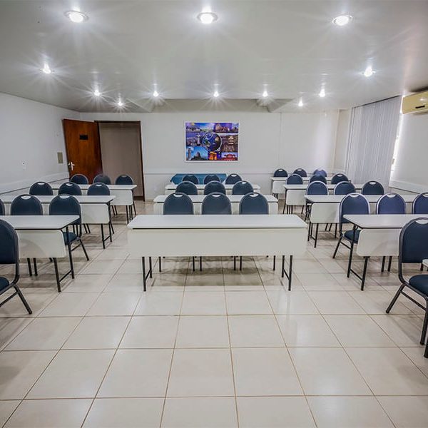 Sala Olinda para eventos e reuniões empresariais no Olinda Hotel e Eventos em Toledo - PR